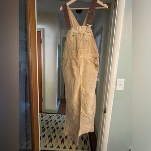 Perfect worn, vintage Carhartt overalls/bibs.  Fits like a women’s cropped small